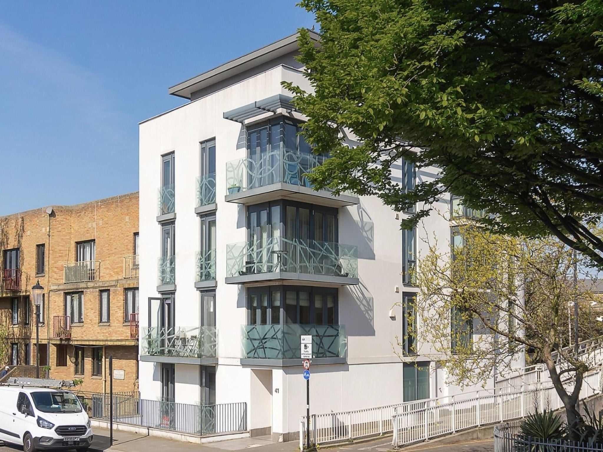 Moderne und stilvolle Wohnung mit eigenem Bad in der Nähe von Notting Hill und