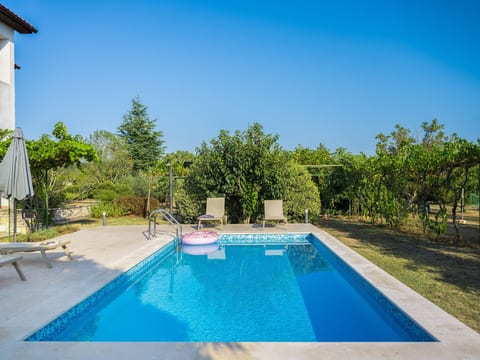 attraktive Wohnung mit privatem Pool
