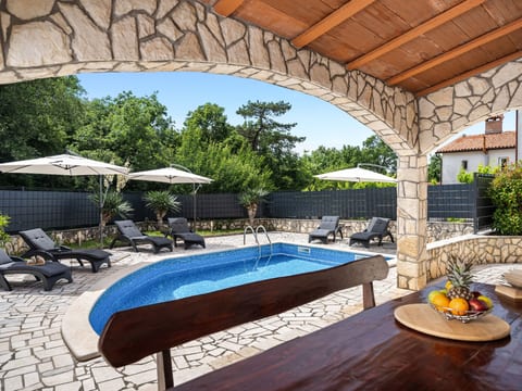 Villa Fortuna für bis zu 9 Personen und mit beheiztem Aussenpool