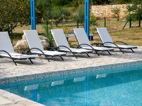Modernes Ferienhaus in Zaostrog mit Beheiztem Pool