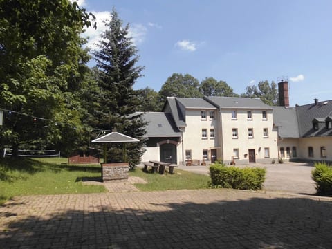 mit Terrasse