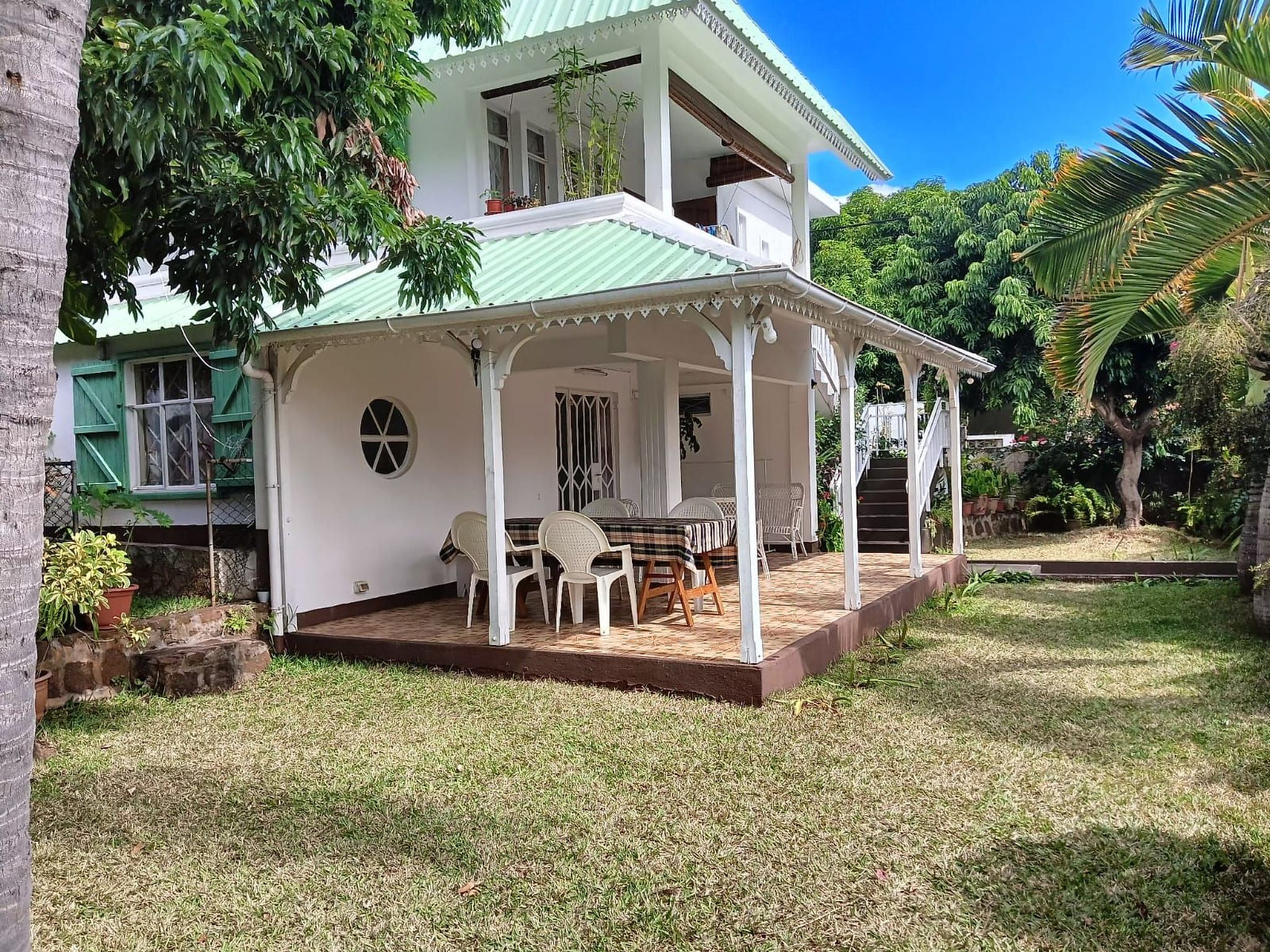 r garden Pointe aux sables