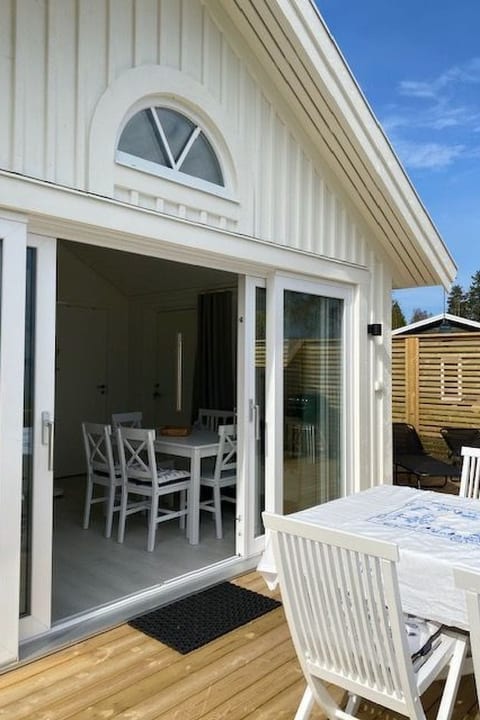 Ein kleines Holzhaus