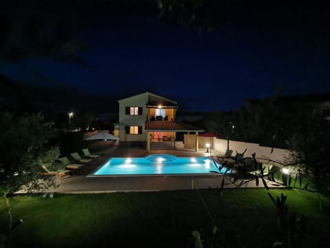 Ferienvilla mit eigenem Garten und Grill
