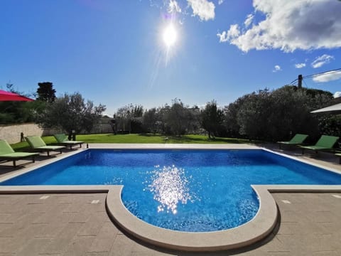 Ferienvilla mit eigenem Garten und Grill