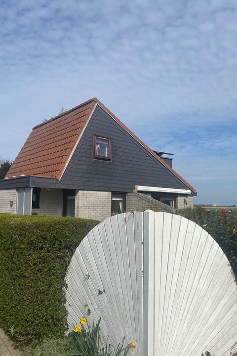 mit gepflegtem Garten in Julianadorp