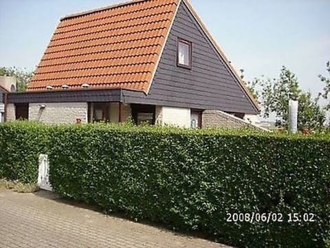 mit gepflegtem Garten in Julianadorp