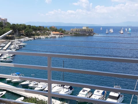 Wohnung mit Blick auf das Wasser