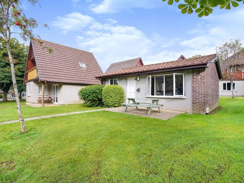Schönes Haus in Saint Tudy mit privatem Parkplatz
