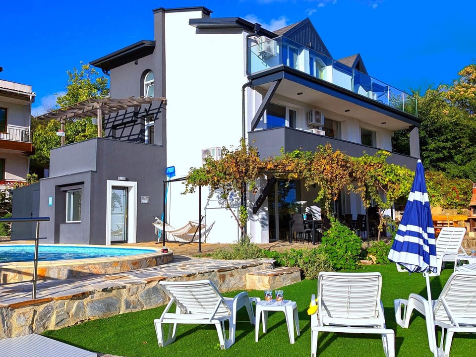 Familienvilla Dionysus mit Pool und Meerblick - Balchik