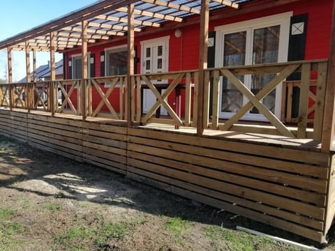 Ganzjährig bewohnbares Ferienhaus - rot