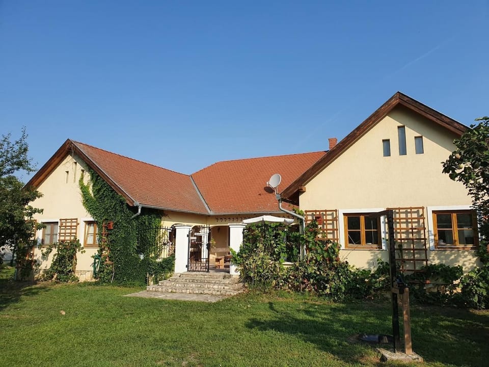 in Lócs mit Privatem Pool - Lócs