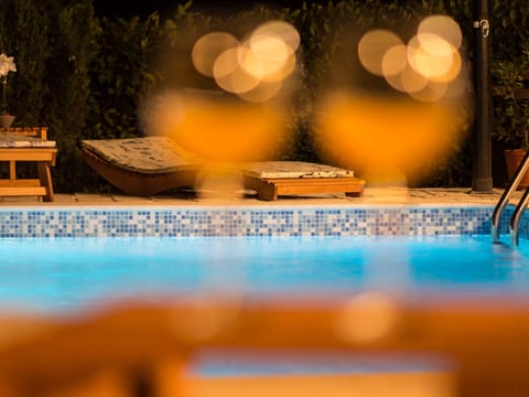 Nettes Ferienhaus in Smoljanci mit Privatem Pool