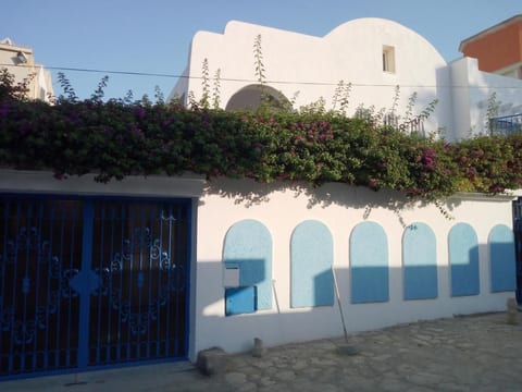Etage einer Villa im tunesischen Stil direkt am Meer