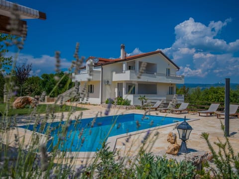 Freistehende Villa Iva Grubine mit Privatpool