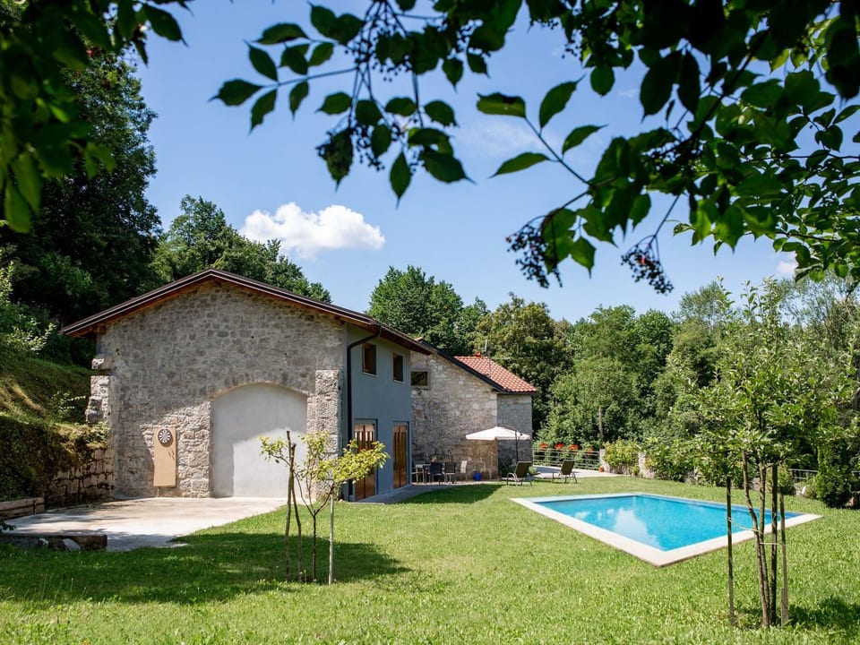 Anwesen Villa Anton mit eigenem Pool - Podgrad