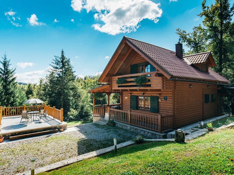 IDEAL FÜR FAMILIEN, PAARE UND NATURLIEBHABER - Lokve