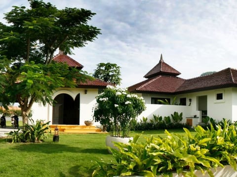 Ferienvilla "Villa Sawan" mit privatem Pool