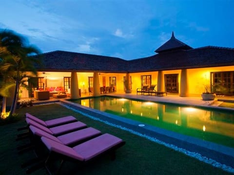 Ferienvilla "Villa Sawan" mit privatem Pool