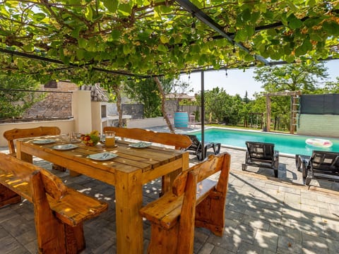 Schönes Ferienhaus in Modrusani mit Großem Garte