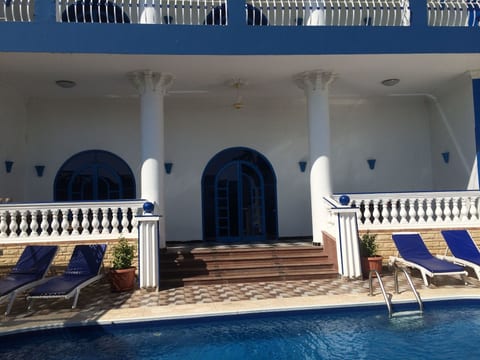Studio mit Pool, Garten und Dachterrasse