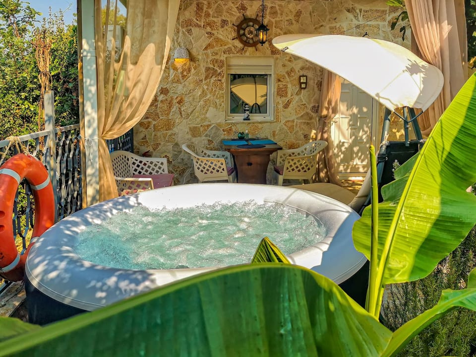 Schönes Apartment mit Whirlpool, Grill und Garten - Utjeha-Bušat