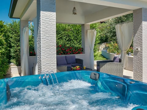 "Ines" mit Whirlpool