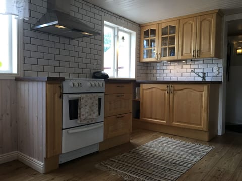 Charmantes Holzhaus mit eigenem Ruderboot
