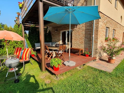 Erdgeschosswohnung mit Terrasse für sechs Personen