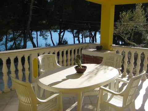 mit Terrasse am Meer