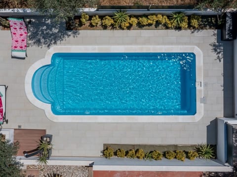 Komplex Oliva mit Pool und großem Garten