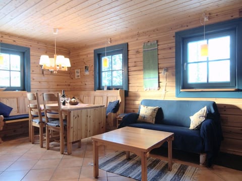Charmantes modernes Blockhaus mit Kamin