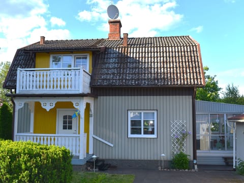 Typisch schwedisches Ferienhaus mit Garten