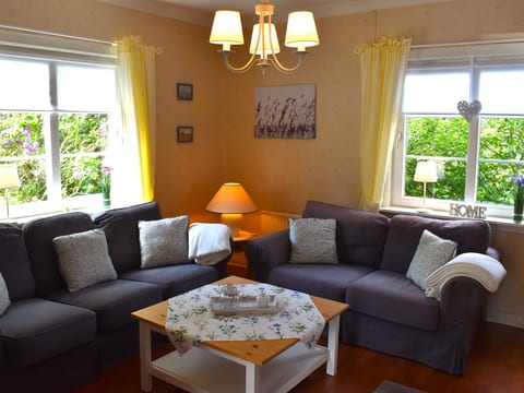 Typisch schwedisches Ferienhaus mit Garten