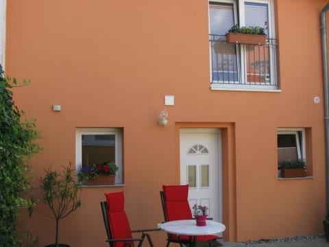 Moderne Wohnung mit Terrasse in zentraler Lage