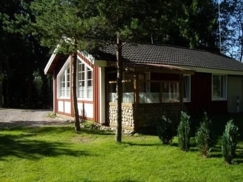 Haus Lena auf großem Grundstück am Waldrand