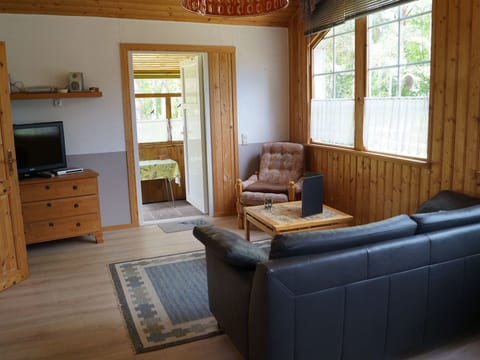 Haus Lena auf großem Grundstück am Waldrand