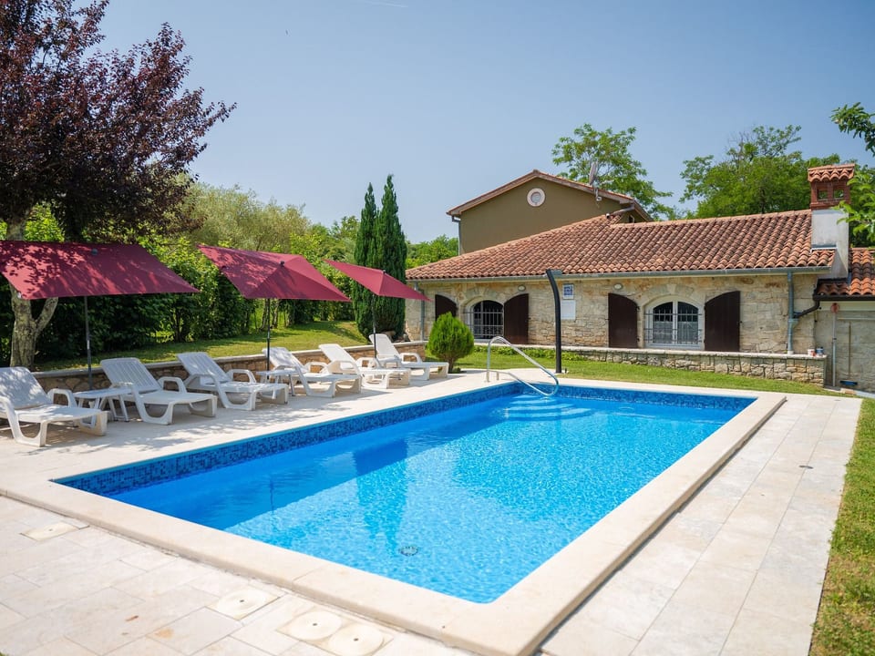 Gemütliches Ferienhaus in Ružići mit Offenem Kamin - Nedešćina