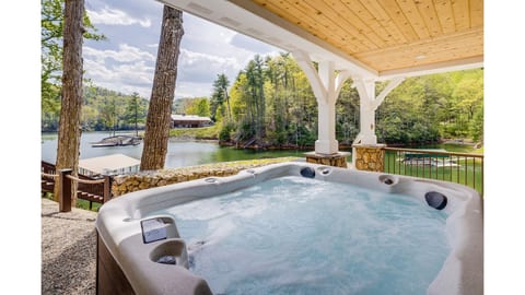 Hot Tub overlooking secluded cove at Watauga Lake