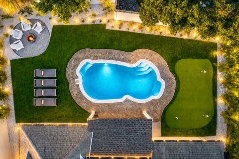 AquaTerra: Heated Pool | Fire Pit | Games | 2 Blocks to Beach