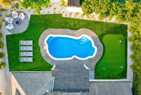 Warm days, heated pool nights, and fireside evenings—your Florida getaway starts here.