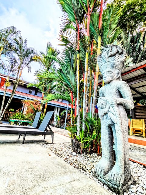 Garden art statue