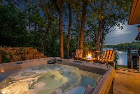 The Silverwood: Sleeps 17, Hot Tub, Dock, Views