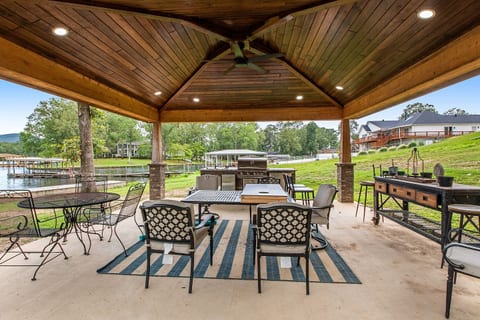 The Silverwood: Sleeps 17, Hot Tub, Dock, Views
