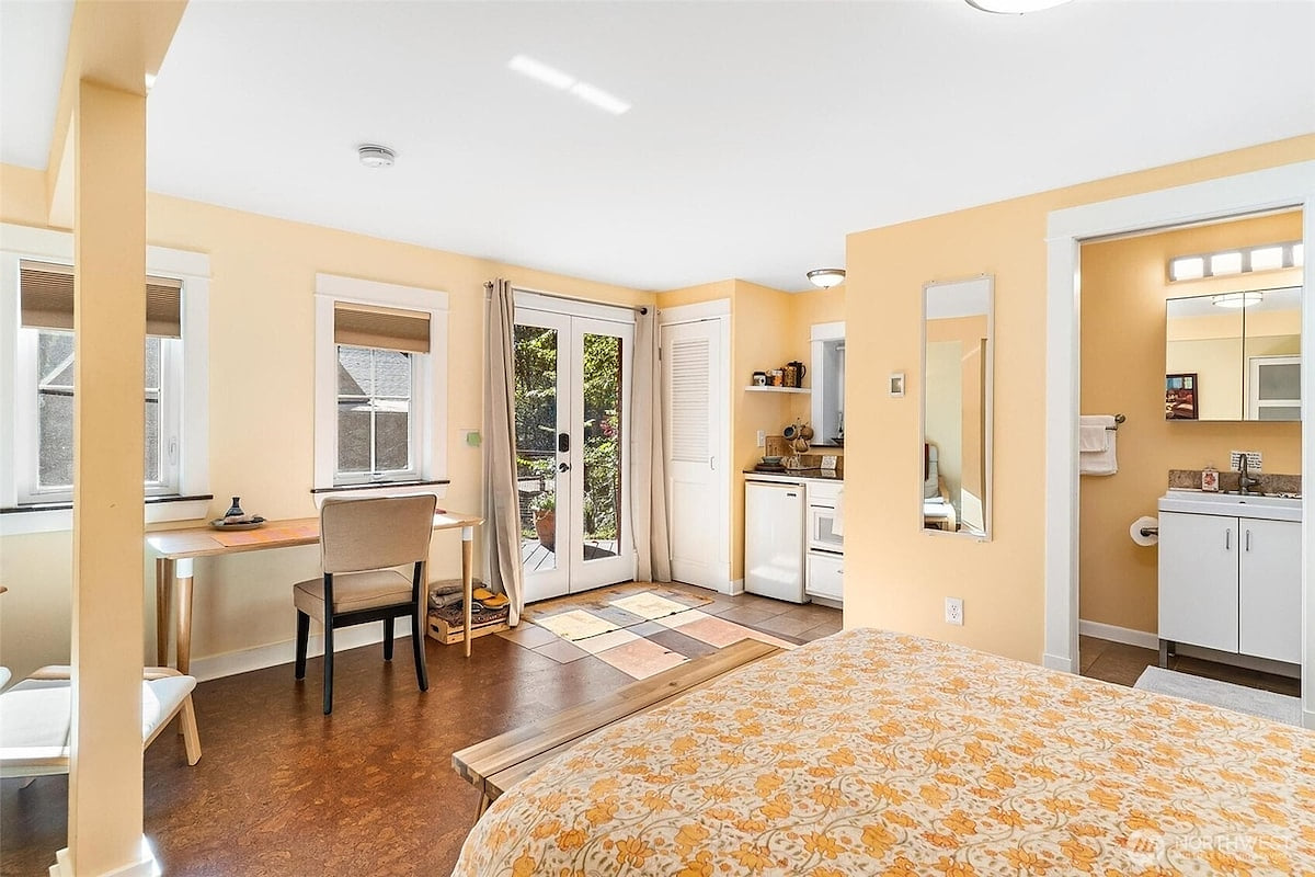 Cozy Private Studio | Short Stays Only image 1