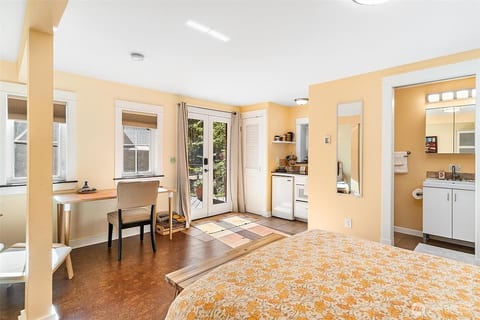 Cozy Private Studio | Short Stays Only image 1