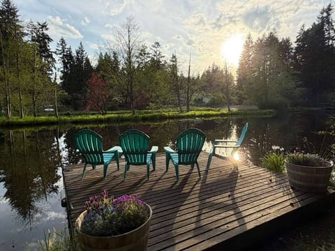 Oar & Evergreen: Forest Views + Private Dock
