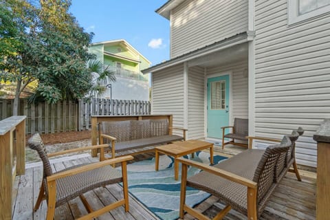 Coastal Chic Family Retreat • Bikes • Near Beach