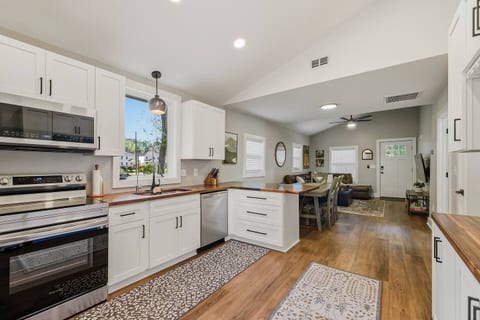 Midtown Retreat Near Wholefoods, FSU, & Downtown