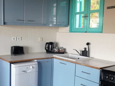 Well-equipped kitchen with filtered water (no need for plastic bottles), dishwasher, kettle, toaster, 3 ways to make coffee, cookware, diningware, and pantry basics: coffee, tea, sugar, oil, vinegar, oregano, and cinnamon.